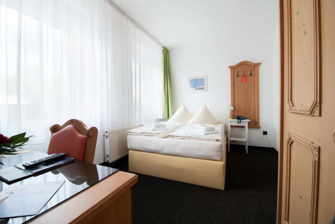 Hotel Zum Eisenhammer Oberhausen  Exteriör bild